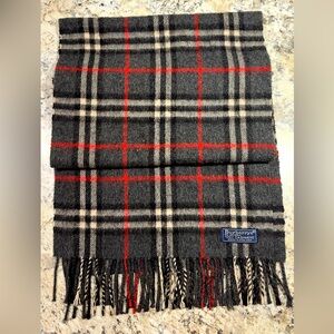 Burberry Vintage Cashmere Scarf in Gray and Red Check